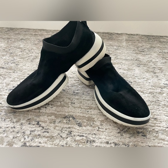 Stuart Weitzman SW-612 Black‎ Suede Sneaker Shoes Size 9 Womens Slip On - Picture 5 of 7